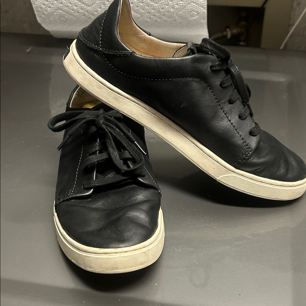Olukai Black Leather Casual Shoes size 10 - Picture 2 of 4